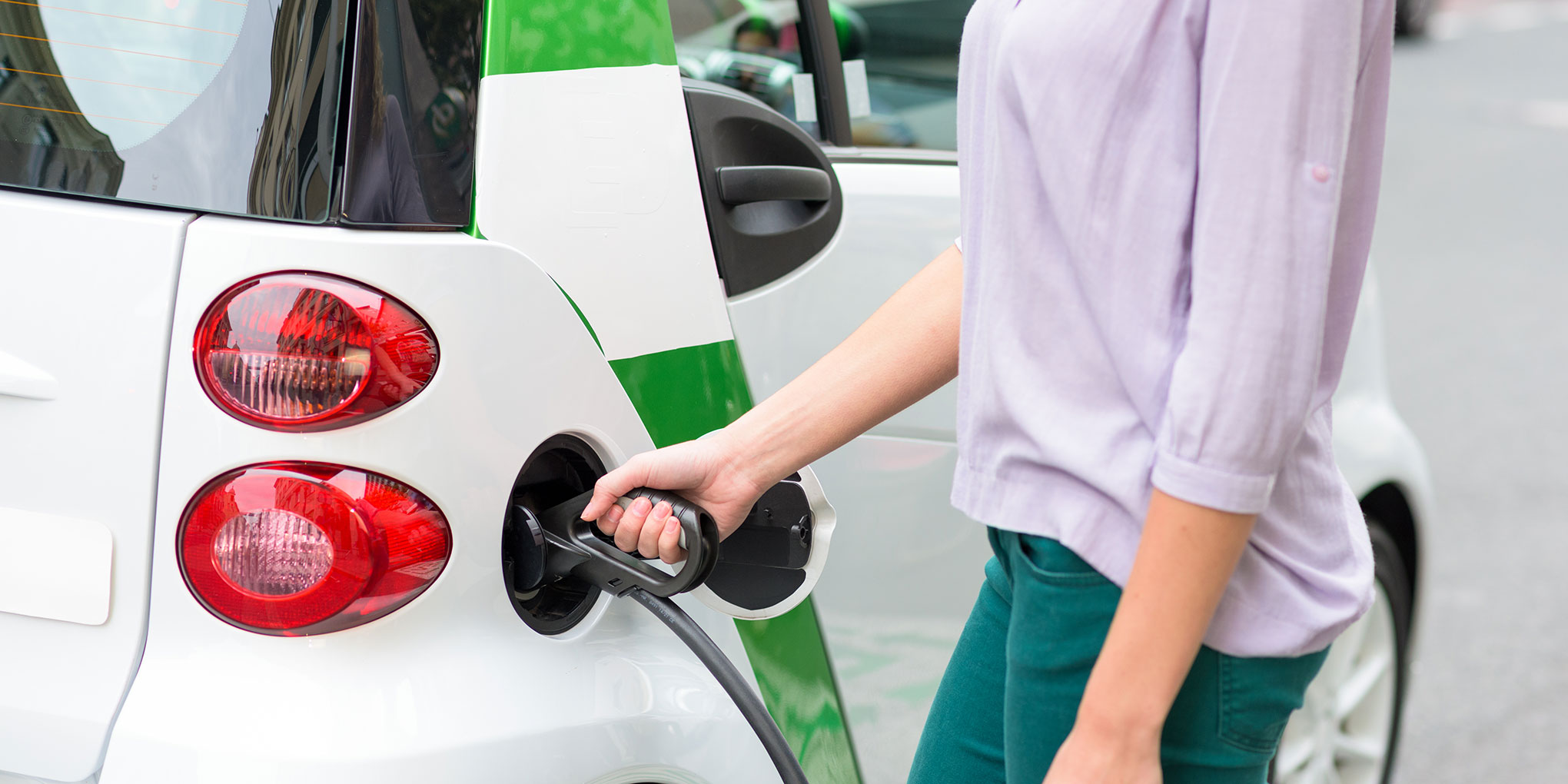 Auto elettrica rifornimento SIFÀ mobilità