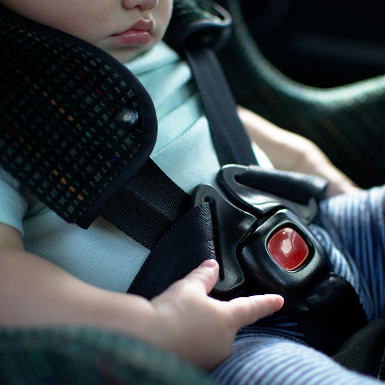 I dispositivi antiabbandono per i seggiolini auto:  al via bonus e sanzioni