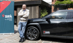 Consegna auto Sifà a Massimo Boldi