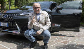 Consegna auto Sifà a Massimo Boldi