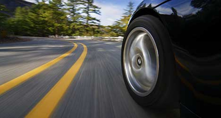 La maggiore sicurezza stradale vale una spesa maggiore per l’acquisto di pneumatici di qualità premium. Sifa-pneumatici-sicurezza-stradale