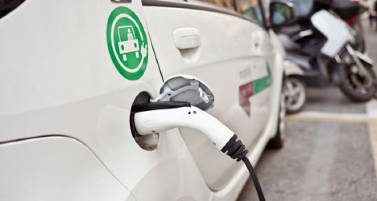 flotte elettriche_noleggio a lungo termine iStock 24656765 LARGE 500x250